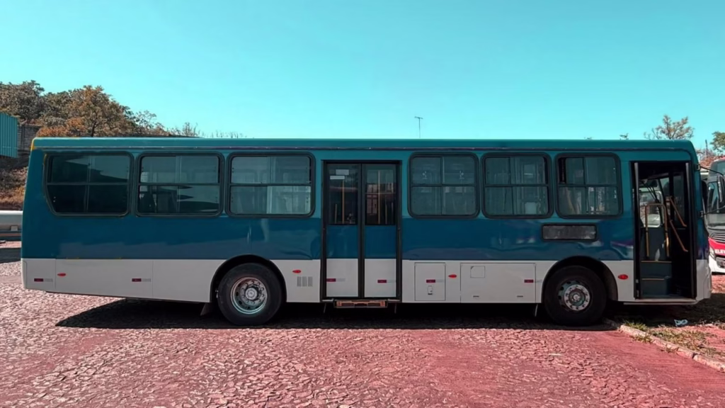 CAIO APACHE VIP ANO 2015 MB OF 1519 JM COD.1595