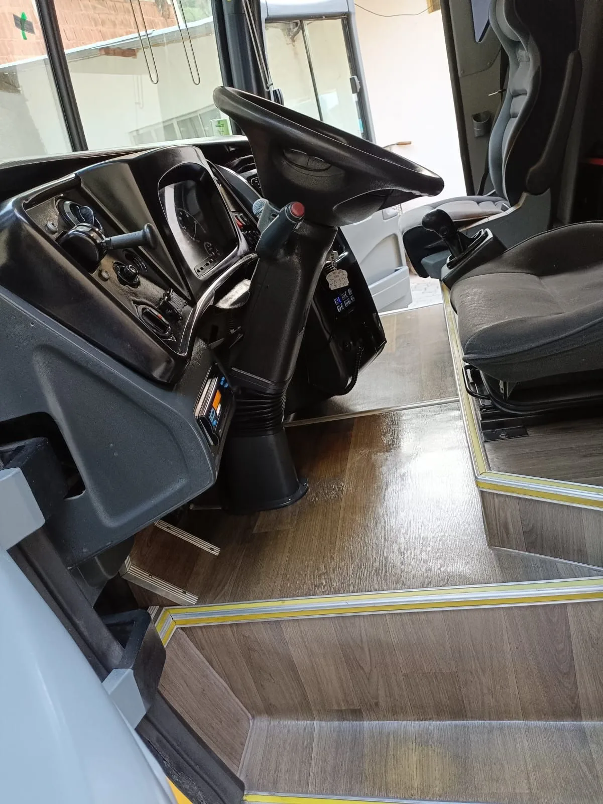Ônibus BUSSCAR VISSTA BUSS DD O500 RSD JM 2019 seminovo à venda, código 1540 - foto 04