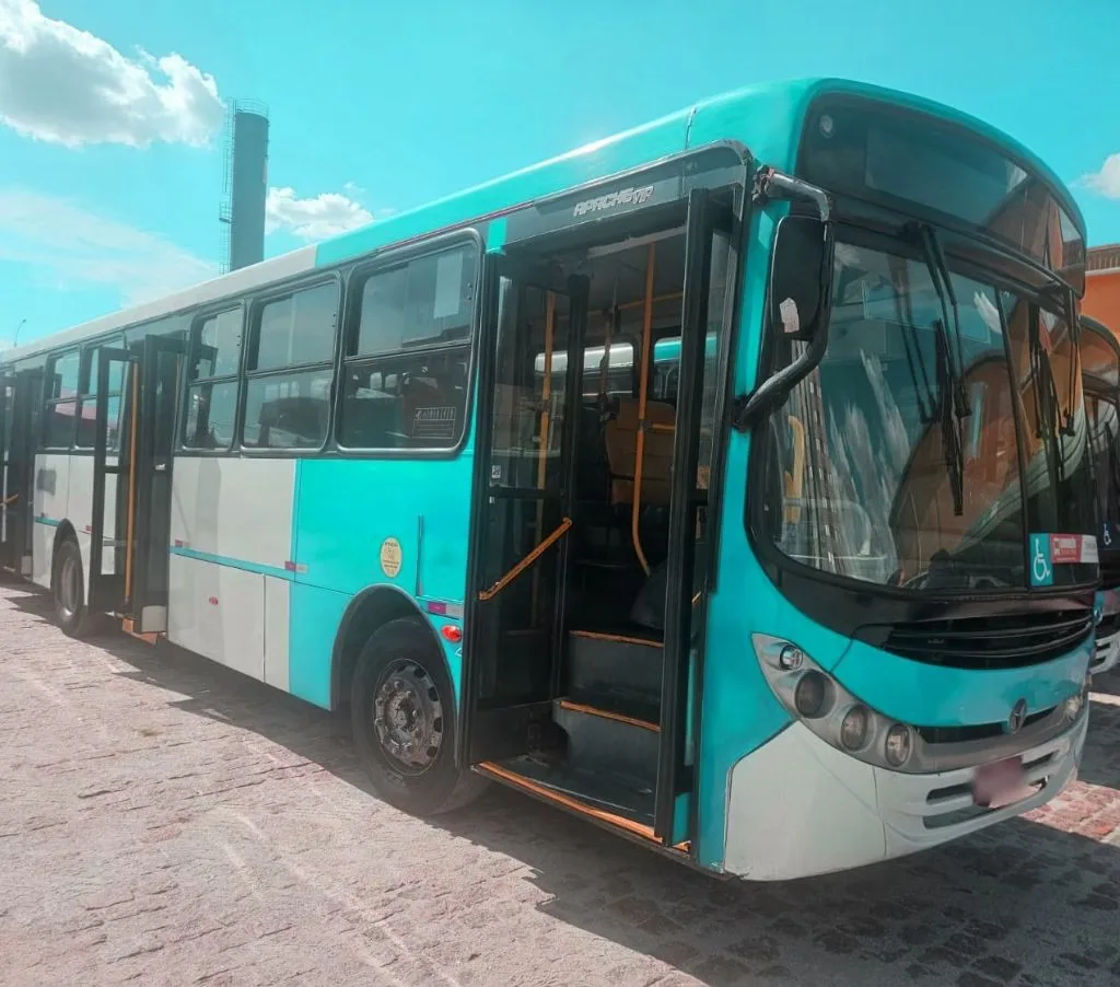 Ônibus CAIO APACHE VIP MB 1722 JM 2012 seminovo à venda, código 1672 - foto 01