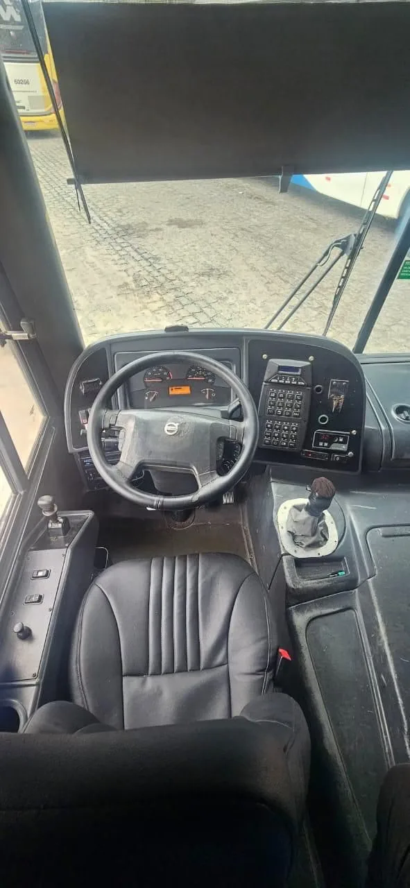 Ônibus COMIL CAMPIONE 3.25 VOLVO B270 F JM 2016 seminovo à venda, código 1381 - foto 04