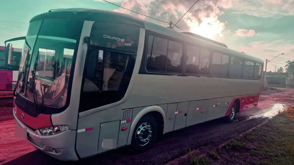 Ônibus COMIL CAMPIONE 3.25 VW 17.230 JM 2013 seminovo à venda, código 403 - foto 02