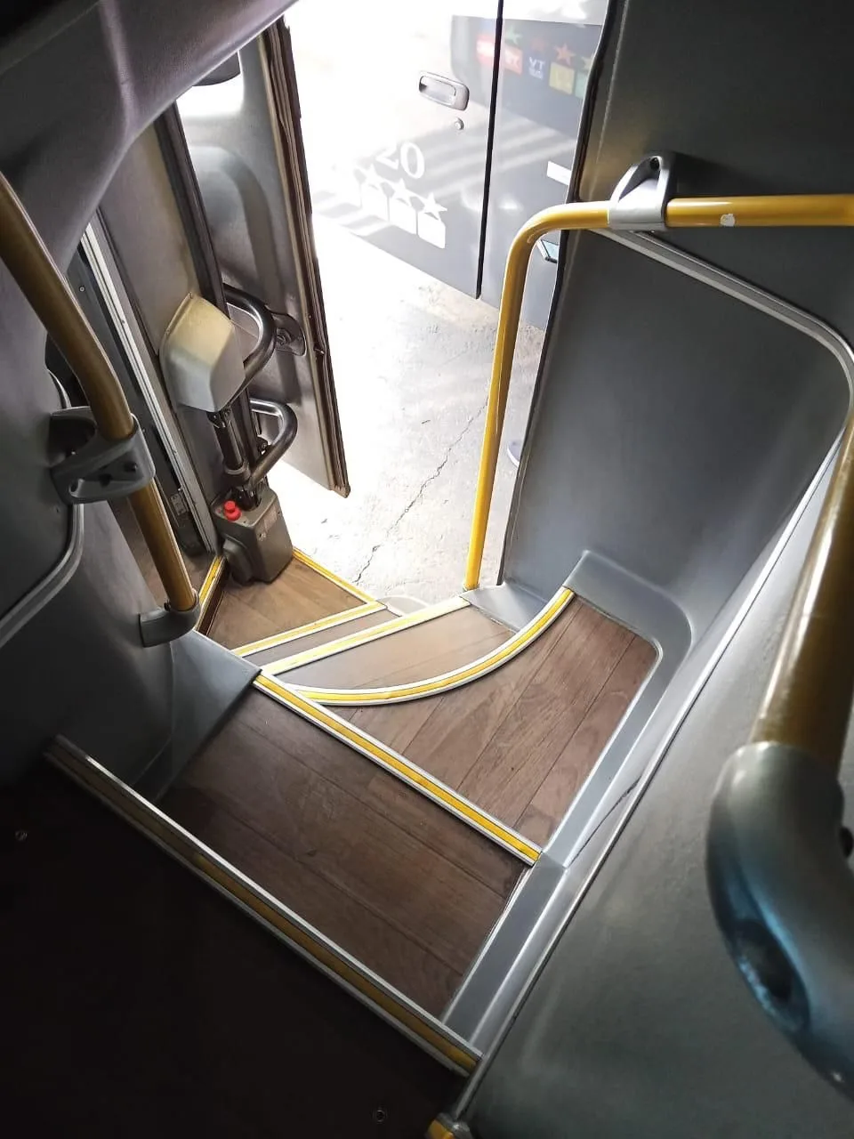Ônibus COMIL CAMPIONE INVICTUS HD B420 R JM 2019 seminovo à venda, código 1617 - foto 06
