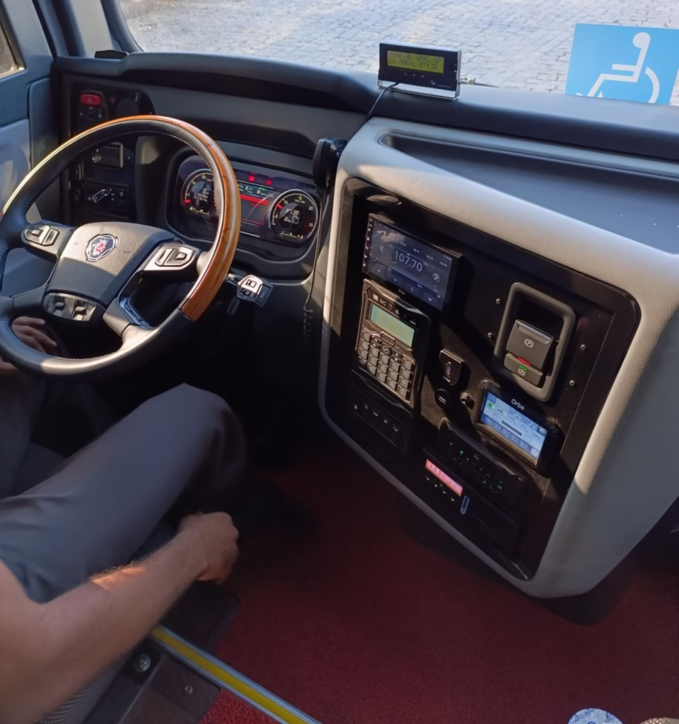 Comil Invictus DD ano 2024 Scania K450 8×2 COD.379