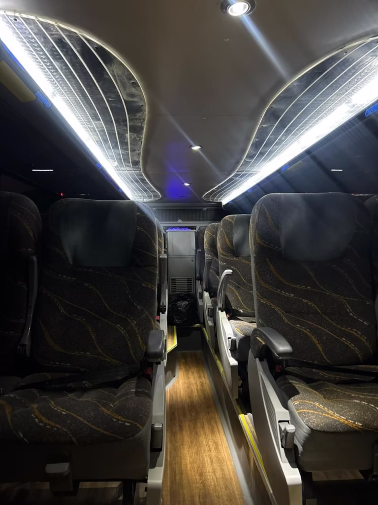 COMIL INVICTUS DD ANO 2017 VOLVO B 420R JM COD.1312