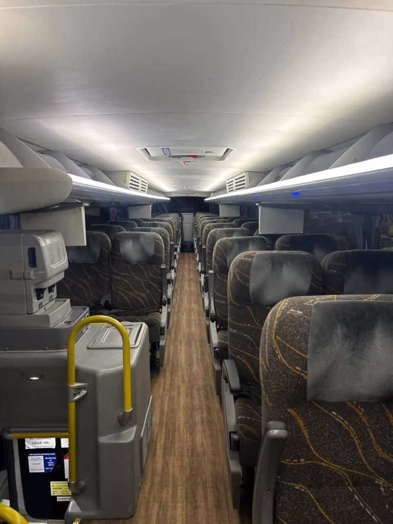 COMIL INVICTUS DD ANO 2017 VOLVO B 420R JM COD.1312