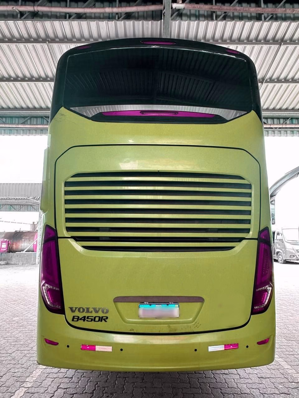 COMIL INVICTUS DD ANO 2021 VOLVO B420 R JM COD.1701