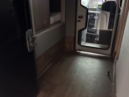 COMIL INVICTUS DD ANO 2021 VOLVO B420 R JM COD.1701
