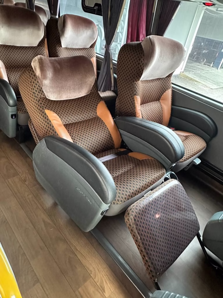 COMIL INVICTUS DD ANO 2021 VOLVO B450R JM COD.70