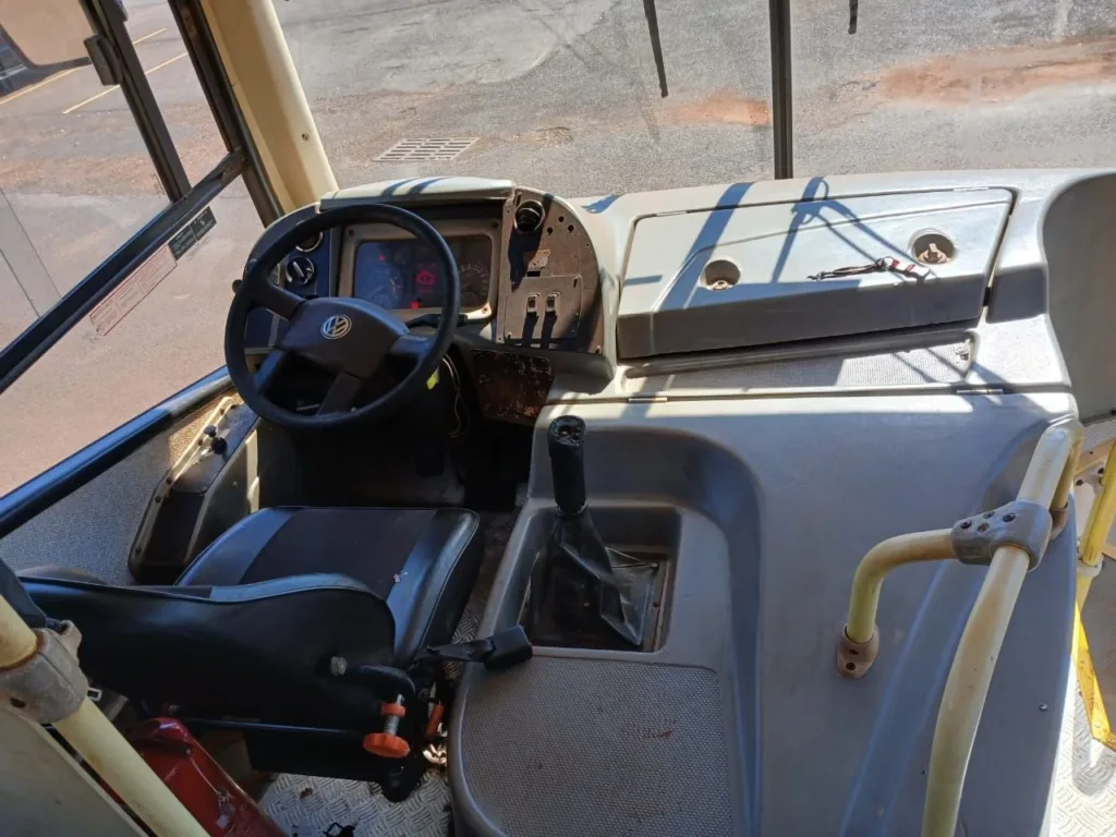Ônibus COMIL SVELTO VW 15.190 JM 2013 seminovo à venda, código 421 - foto 11