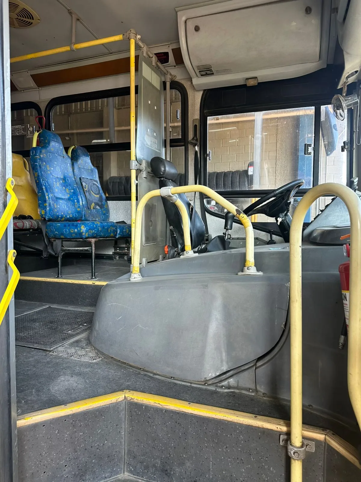 Ônibus COMIL SVELTO VW 17.230 JM 2012 seminovo à venda, código 1398 - foto 05