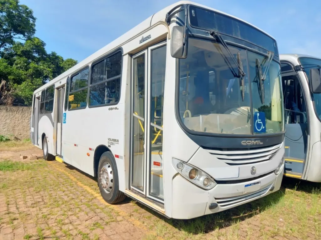 Ônibus COMIL SVELTO VW 17.230 JM 2013 seminovo à venda, código 1583 - foto 01