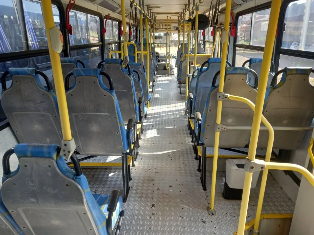 Ônibus COMIL SVELTO VW 17.230 JM 2013 seminovo à venda, código 1583 - foto 11