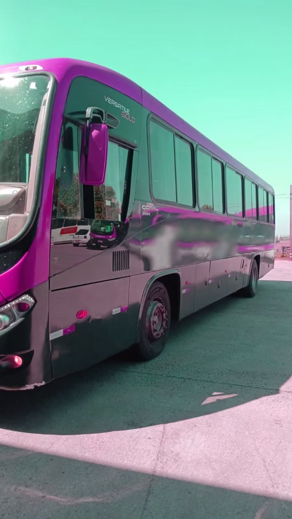 Comil Versátile Gold Volvo B270F 2020 executivo 46 lugares COD.1505