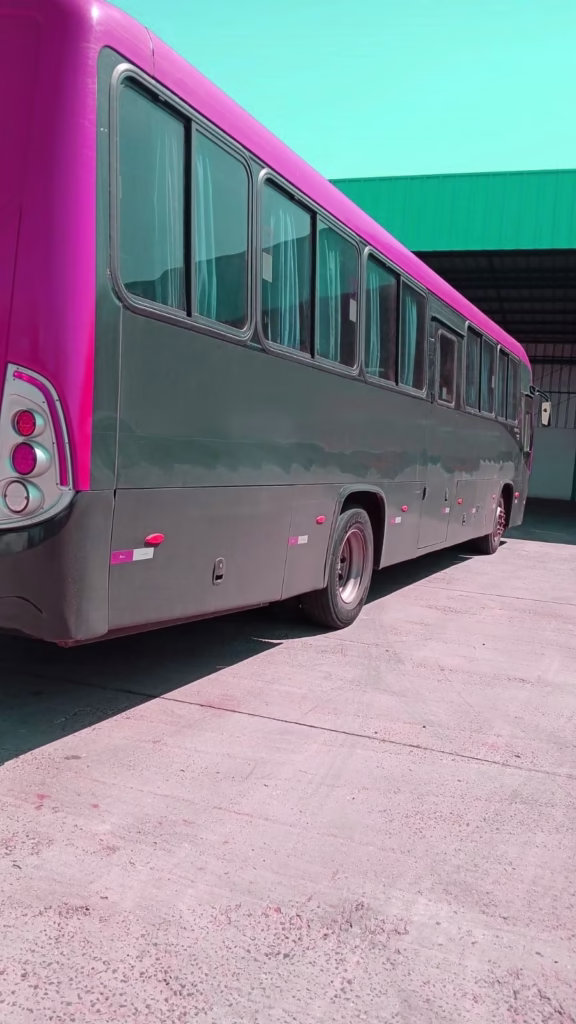 Comil Versátile Gold Volvo B270F 2020 executivo 46 lugares COD.1505