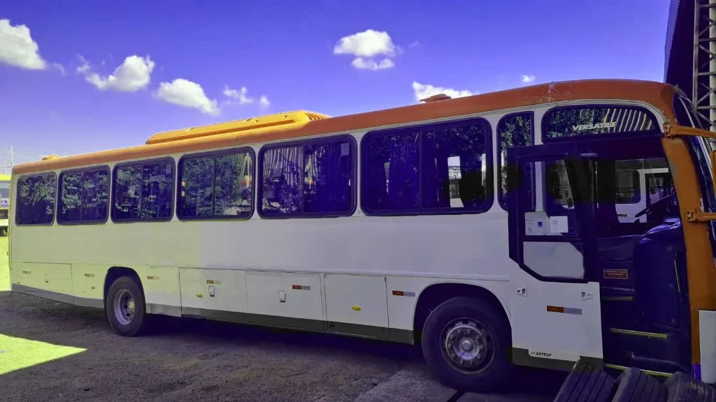 Ônibus COMIL VERSATILE VOLVO B270 F JM 2012 seminovo à venda, código 1329 - foto 02