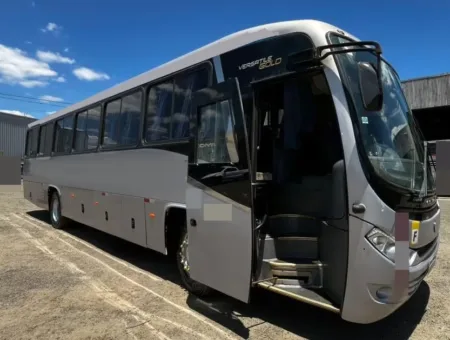 Ônibus COMIL VERSATILLE GOLD VW 17.230 JM 2018 seminovo à venda, código 715 - foto 01