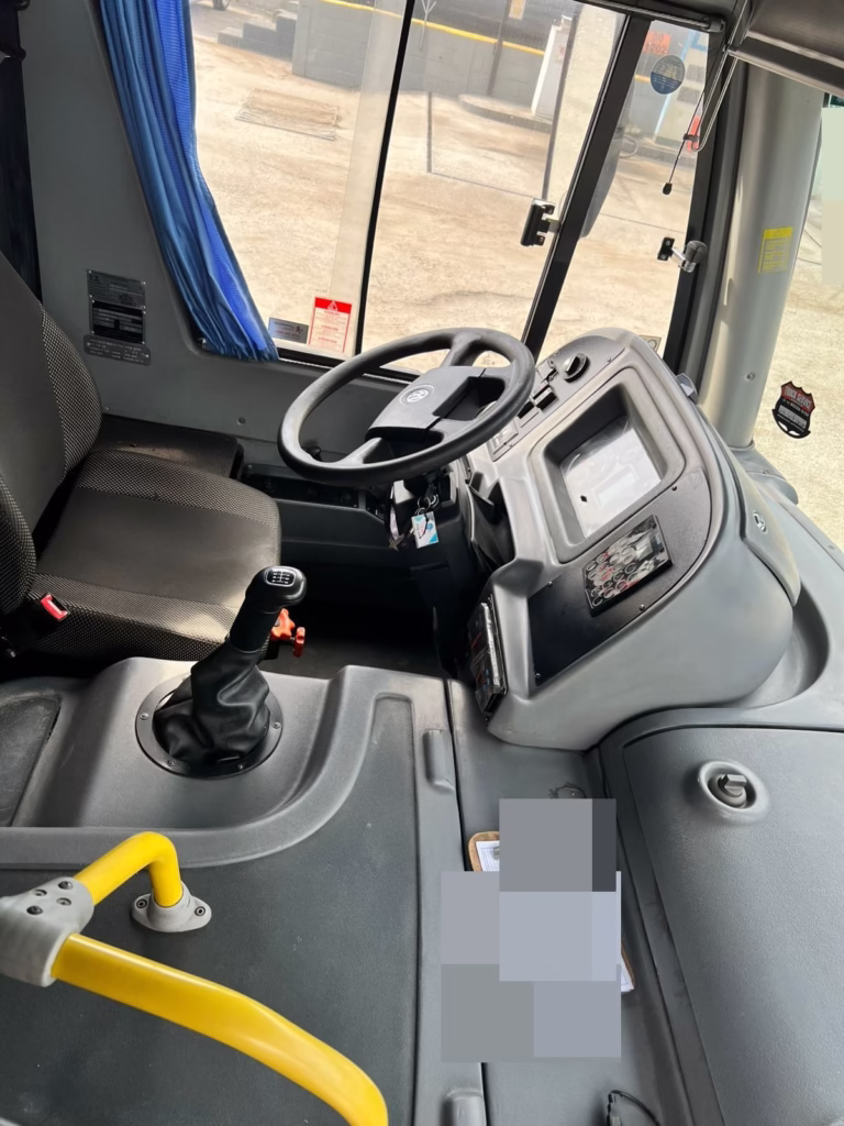 Comil Versatille para Fretamento Ano 2022 VW 17.230 COD.98