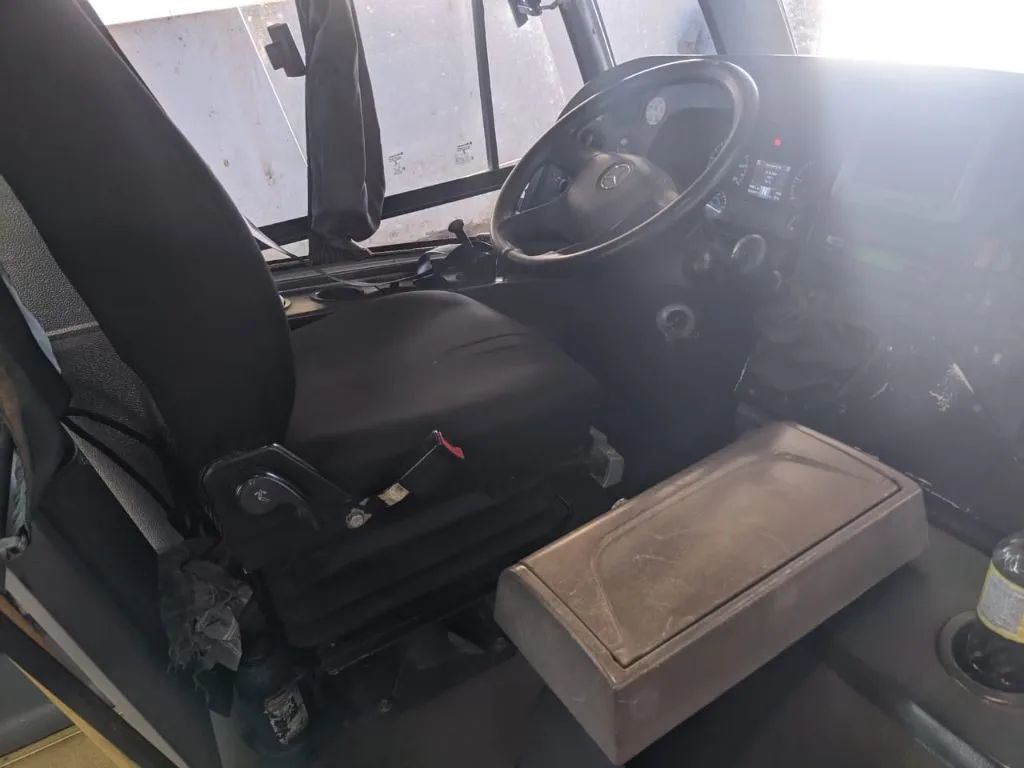 Ônibus MARCOPOLO SENIOR MB LO 916 JM 2017 seminovo à venda, código 1575 - foto 06