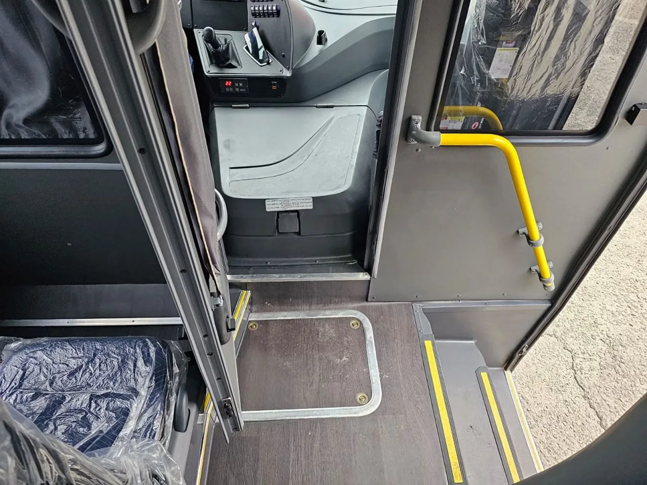 Ônibus MARCOPOLO SENIOR M.BENZ LO 916 JM 2024 seminovo à venda, código 51 - foto 04