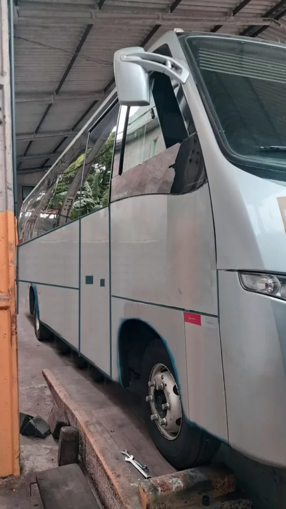 Ônibus MARCOPOLO VOLARE DW9 LIMOUSINE M.BENZ JM 2013 seminovo à venda, código 676 - foto 02