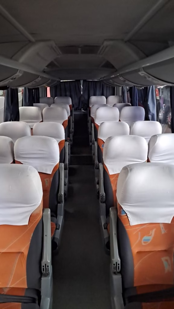 Micro-ônibus Marcopolo Volare DW9 Limousine ano 2013 à venda COD.676