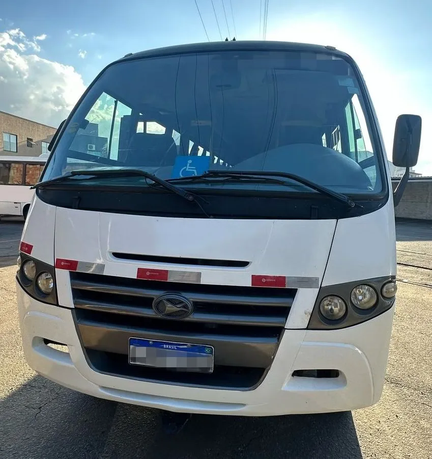 Ônibus MARCOPOLO VOLARE V8 L EXECUTIVO JM 2014 seminovo à venda, código 1417 - foto 01
