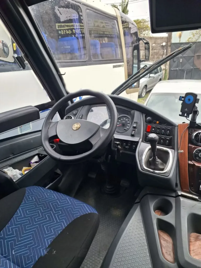 Ônibus MARCOPOLO VOLARE W9 LIMOUSINE AGRALE JM 2014 seminovo à venda, código 1738 - foto 05