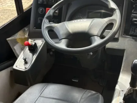 Ônibus MASCARELLO GRAN VIA IVECO JM 2023 seminovo à venda, código 713 - foto 04