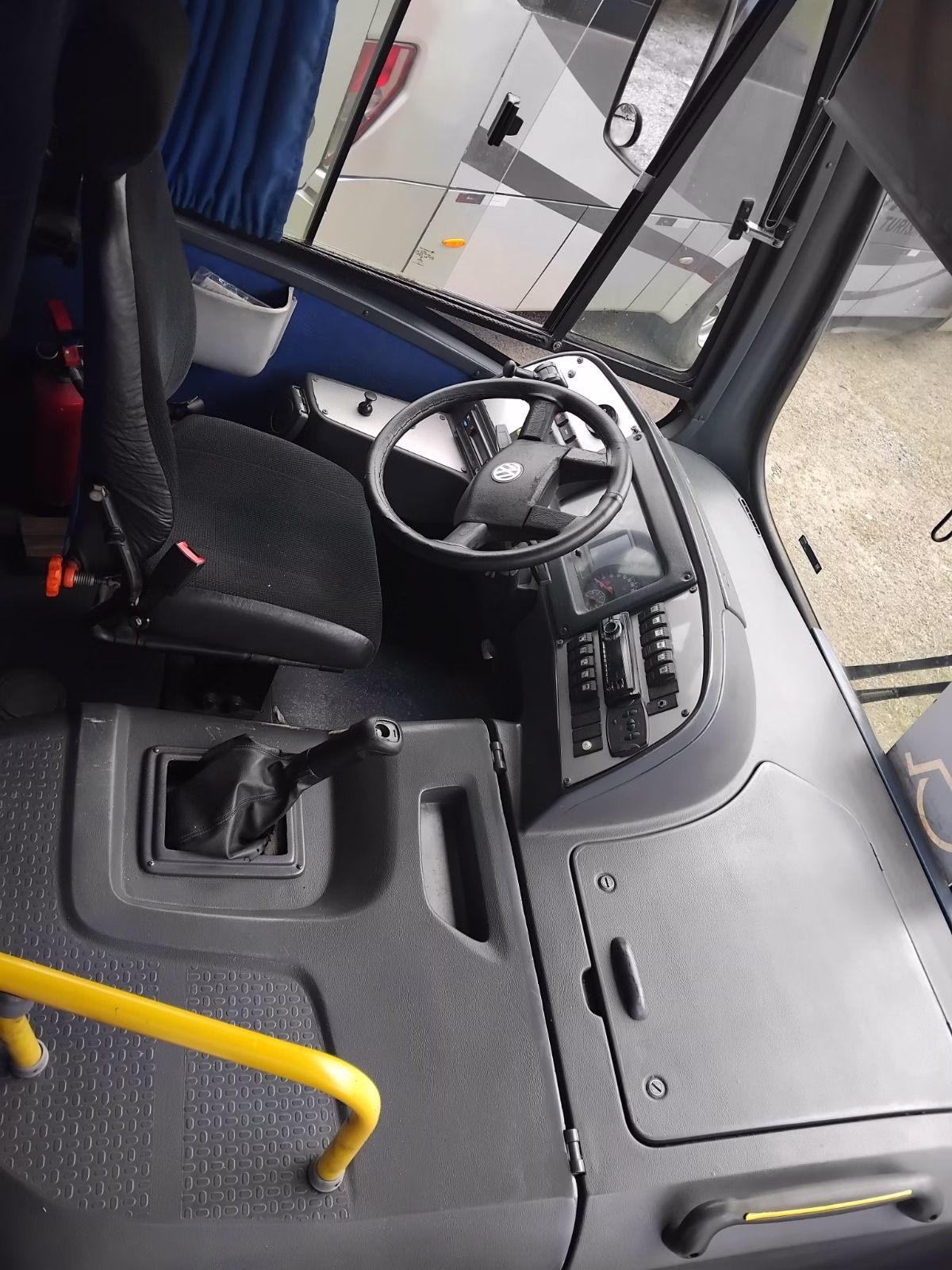 NEOBUS THUNDER PLUS ANO 2013 VW 9.160 JM COD.1506