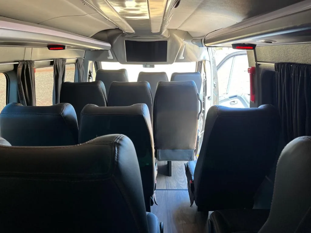 Ônibus RENAULT MASTER EXECUTIVA JM 2025 seminovo à venda, código 1630 - foto 09