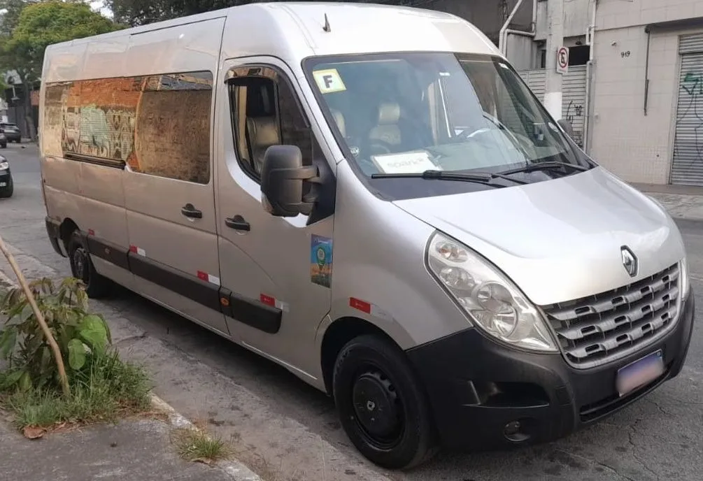 Ônibus RENAULT MASTER L3H2 EXECUTIVA JM 2015 seminovo à venda, código 1668 - foto 01
