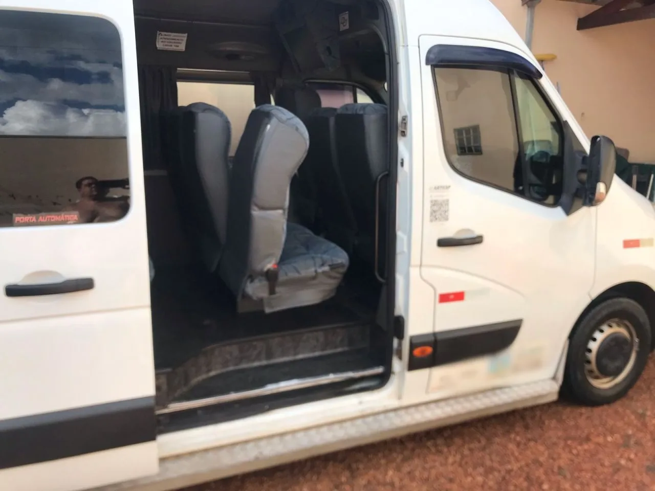 Ônibus RENAULT MASTER L3H2 EXECUTIVA JM 2017 seminovo à venda, código 1526 - foto 09