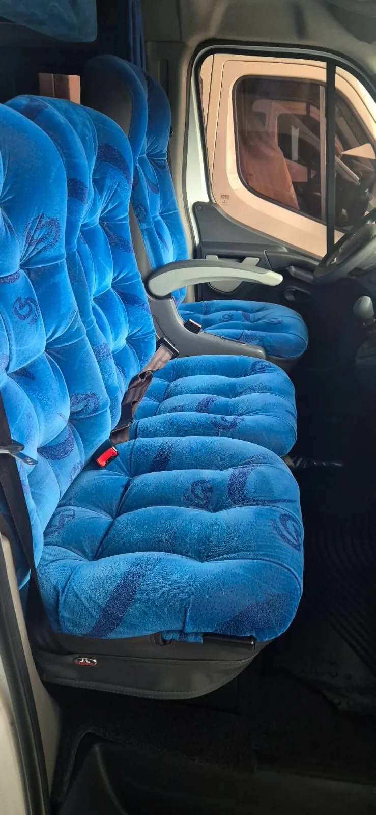 Ônibus RENAULT MASTER L3H2 EXECUTIVA JM 2017 seminovo à venda, código 1694 - foto 04