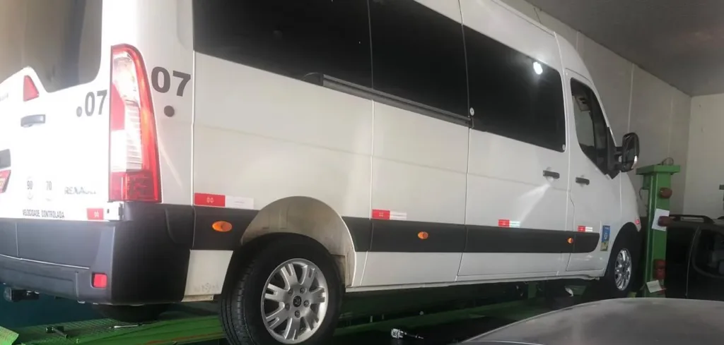Ônibus RENAULT MASTER L3H2 EXECUTIVA JM 2018 seminovo à venda, código 1356 - foto 03