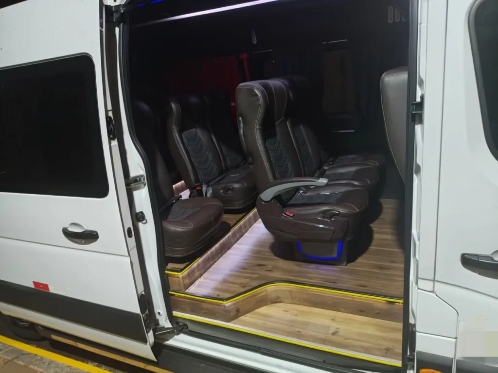 Ônibus RENAULT MASTER L3H2 EXECUTIVA JM 2023 seminovo à venda, código 1363 - foto 03