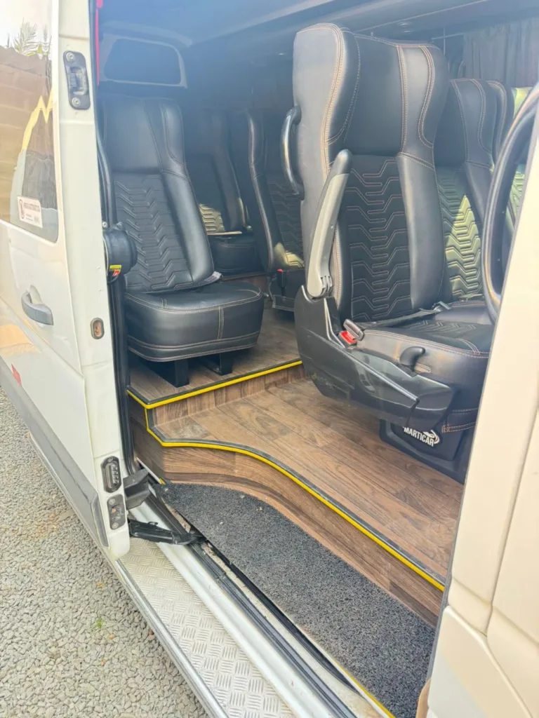 Ônibus RENAULT MASTER L3H2 EXECUTIVA JM 2024 seminovo à venda, código 1625 - foto 05