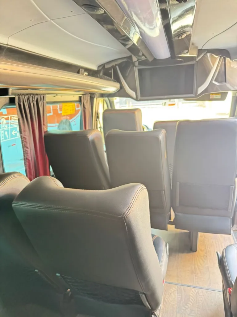 Ônibus RENAULT MASTER L3H2 EXECUTIVA JM 2024 seminovo à venda, código 1625 - foto 08