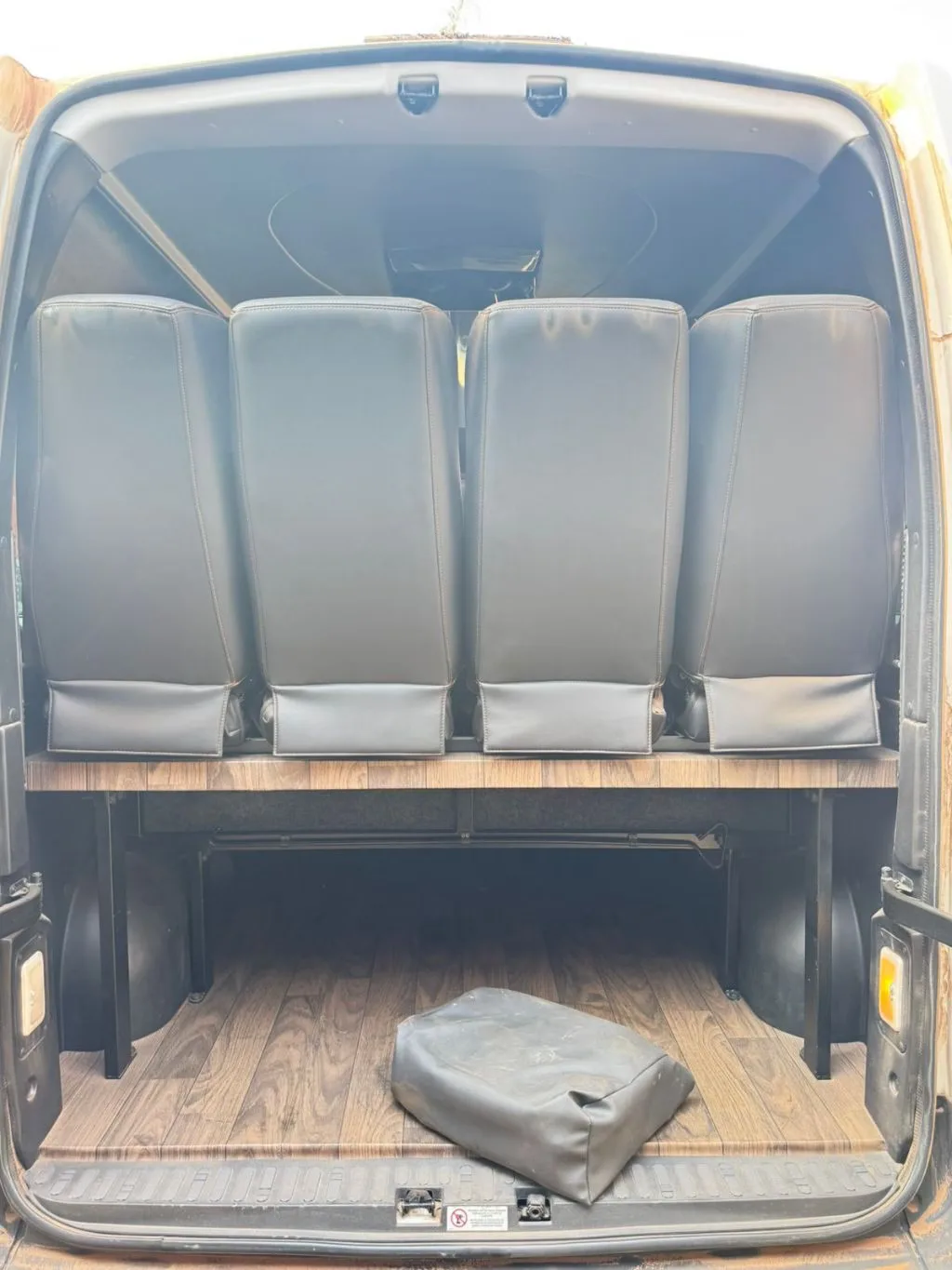 Ônibus RENAULT MASTER L3H2 EXECUTIVA JM 2024 seminovo à venda, código 1625 - foto 09