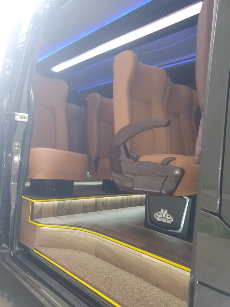 Ônibus RENAULT MASTER L3H2 EXECUTIVA JM 2025 seminovo à venda, código 1306 - foto 08