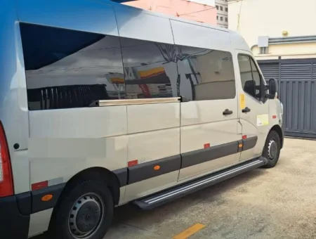 Ônibus RENAULT MASTER L3H2 LONGA EXEC MARTICAR JM 2023 seminovo à venda, código 822 - foto 01