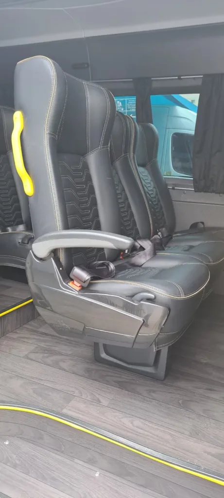 Ônibus RENAULT MASTER L3H2 LONGA EXEC MARTICAR JM 2023 seminovo à venda, código 822 - foto 05