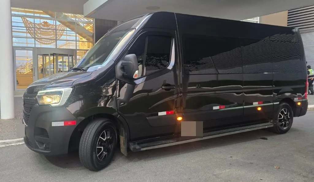 Ônibus RENAULT MASTER L3H2 LUXO JM 2024 seminovo à venda, código 635 - foto 01