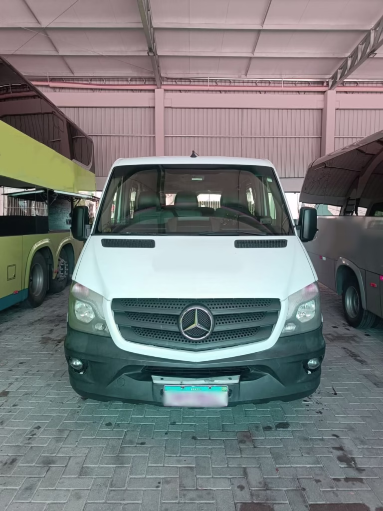 Van Sprinter CDI 415 teto baixo luxo ano 2019 – COD.1706
