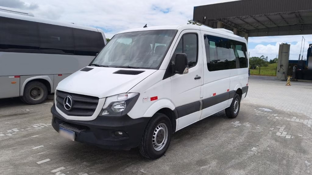 Van Sprinter CDI 415 teto baixo luxo ano 2019 – COD.1706