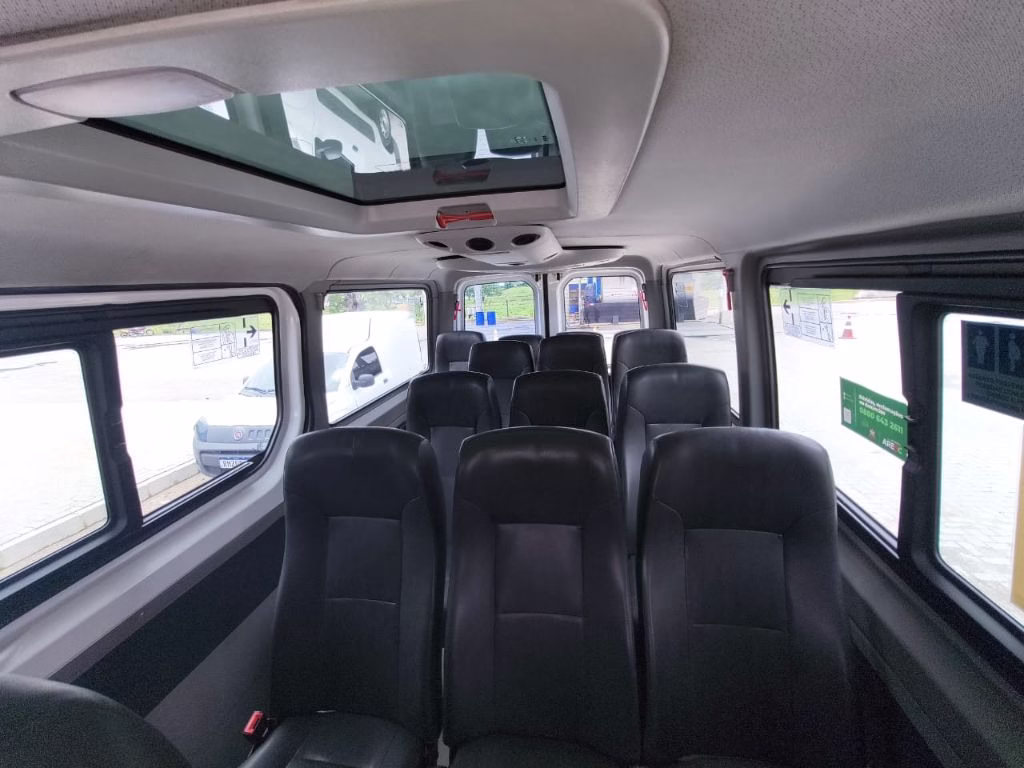 Van Sprinter CDI 415 teto baixo luxo ano 2019 – COD.1706