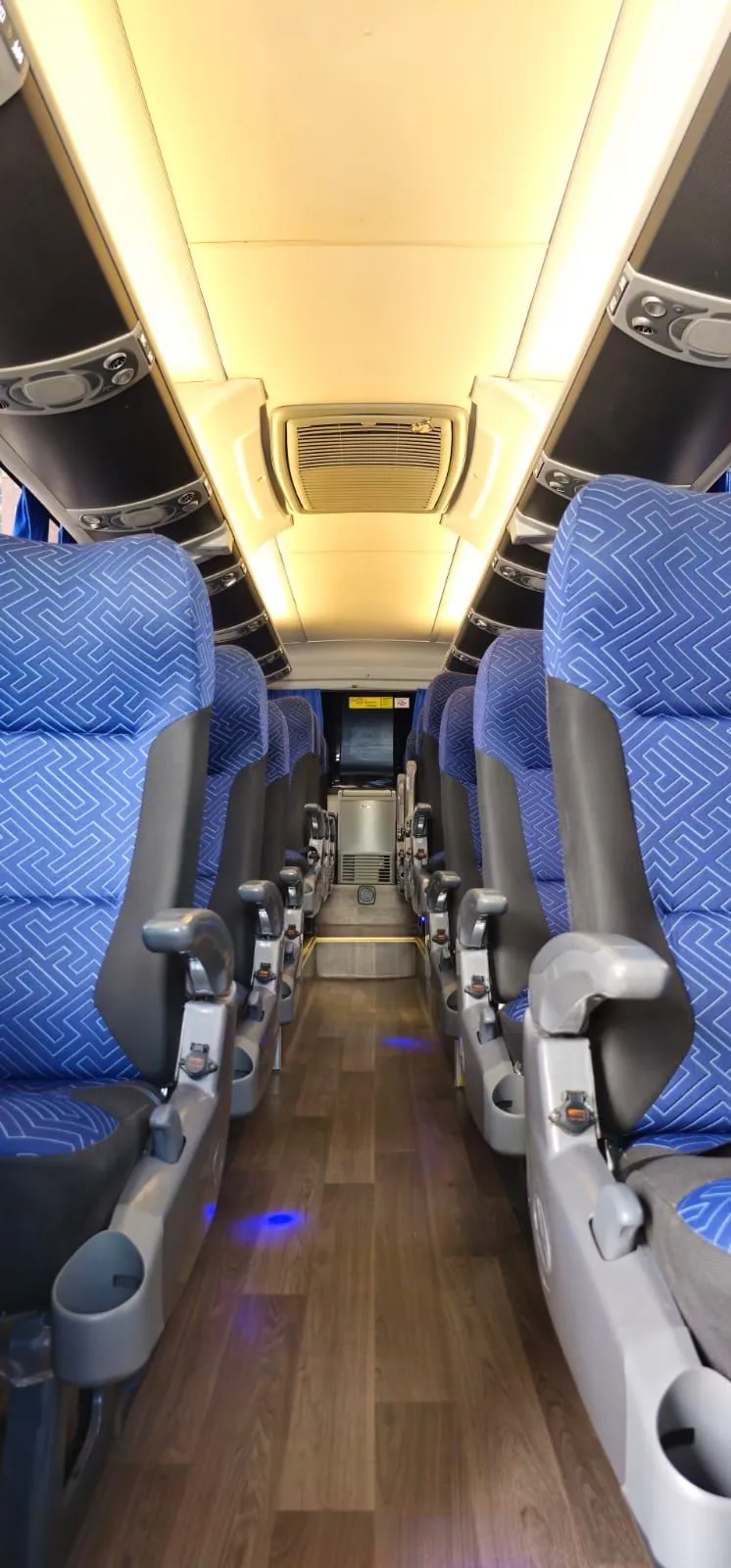 Ônibus VOLARE FLY 9 AGRALE JM 2023 seminovo à venda, código 1323 - foto 04