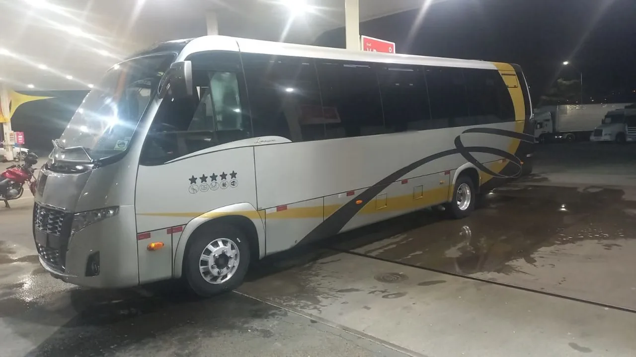 Ônibus VOLARE W9 LIMOUSINE AGRALE MA 10 JM 2014 seminovo à venda, código 1447 - foto 04