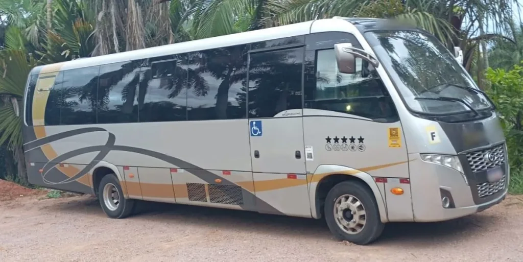 Ônibus VOLARE W9 LIMOUSINE AGRALE MA 10 JM 2014 seminovo à venda, código 1447 - foto 05