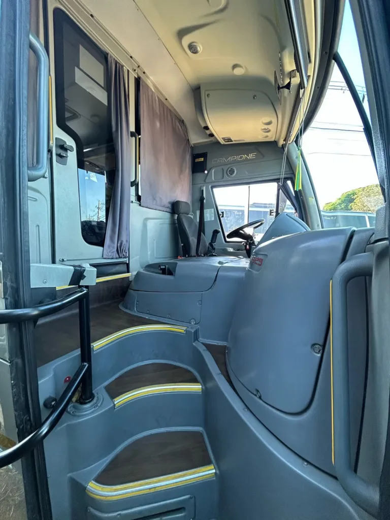Ônibus COMIL CAMPIONE 3.25 VW 17.230 JM 2019 seminovo à venda, código 180 - foto 03