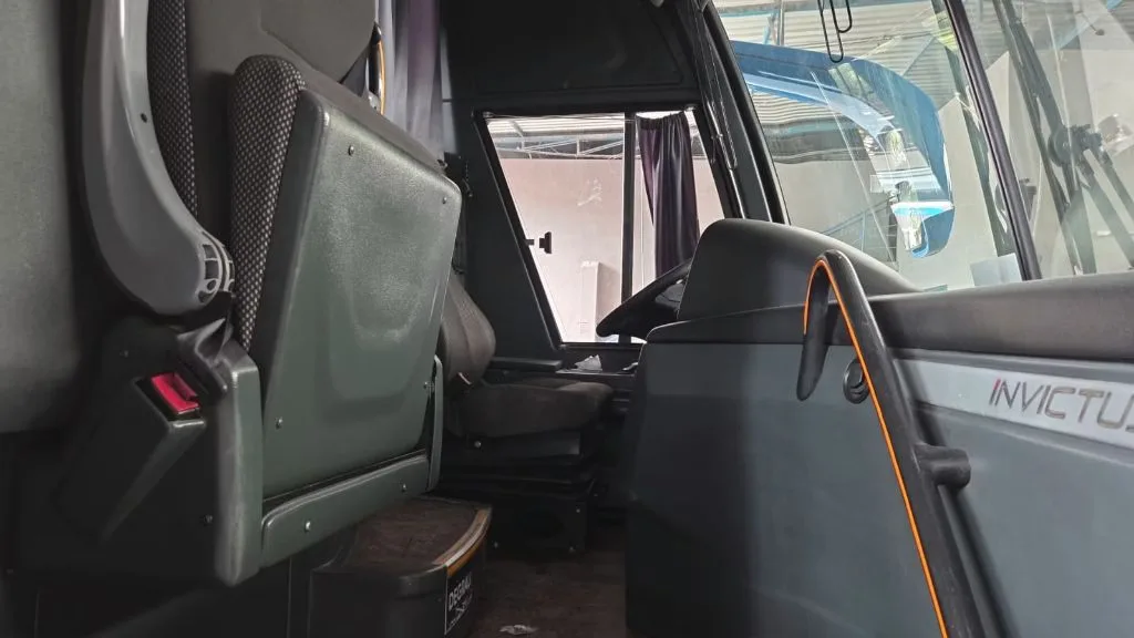 Ônibus COMIL CAMPIONE INVICTUS 1200 O500 RS JM 2025 seminovo à venda, código 940 - foto 05